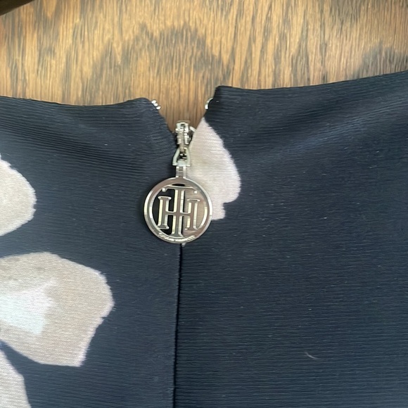 TOMMY HILFIGER
Petite Floral-Print Bell-Sleeve Mini Dress - Picture 5 of 8